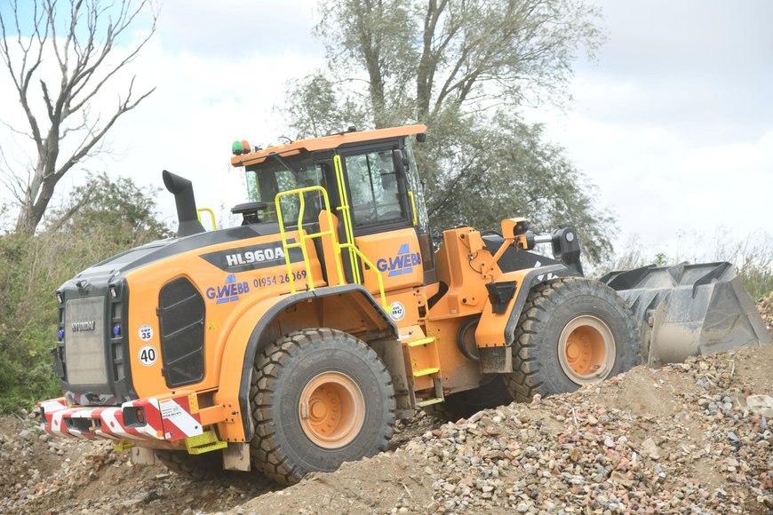 New Hyundai HL960A wheeled loader a firm favourite with aggregates business site foreman